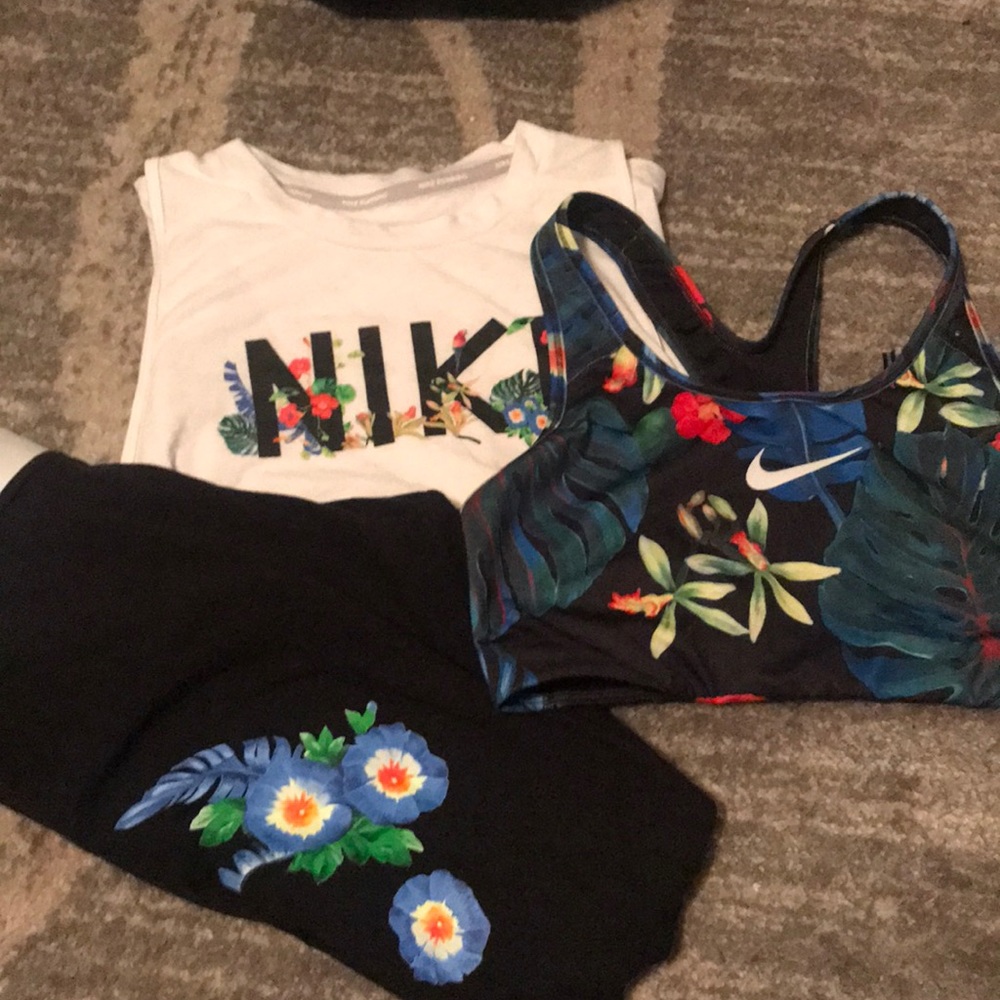 Nike matching pants, sports bra and shirt